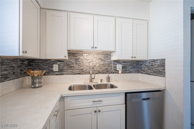 UPDATED SINGLE-STORY POOL HOME NEAR THE STRIP! NO HOA**This