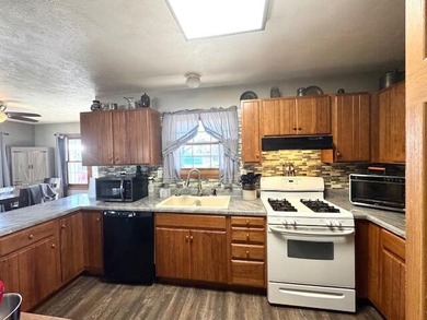 Welcome to this three-bedroom, two-bath home located in the Boa - photo 9