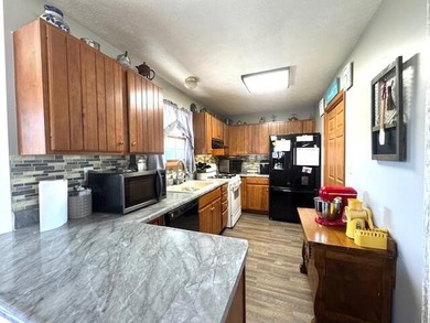 Welcome to this three-bedroom, two-bath home located in the Boa - photo 10