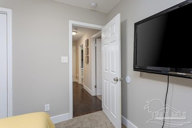 Discover the perfect blend of comfort and convenience in this - photo 12