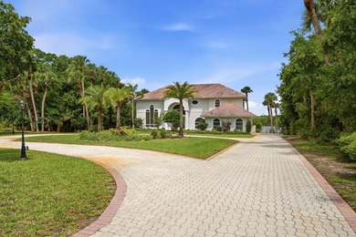 Private Waterfront Estate with 165 Feet of Waterfront and Direct - photo 2