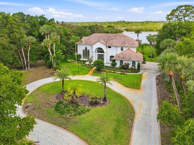 Private Waterfront Estate with 165 Feet of Waterfront and Direct - photo 5