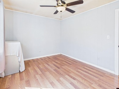 Recently remodeled 2-bed, 2-bath, home situated on 0.33 acres - photo 22