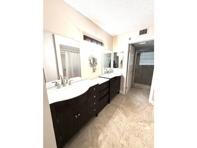 Beautifully upgraded 6th-floor condo in desirable Huntington - photo 2