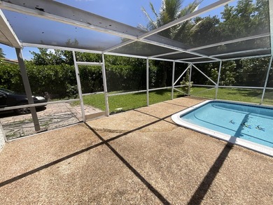 Immaculate MOVE IN READY! 5 bed/ 2baths house in Coral Springs - photo 25