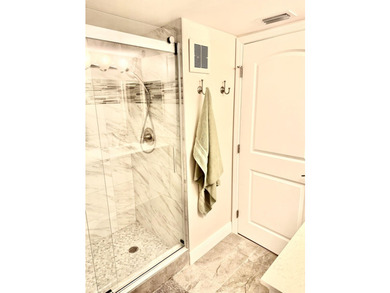 Beautifully upgraded 6th-floor condo in desirable Huntington - photo 9