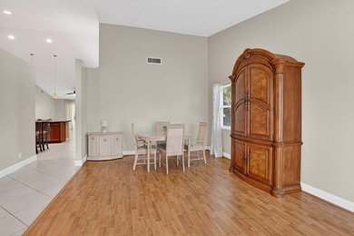 Welcome to this charming three-bedroom, two-bathroom - photo 10