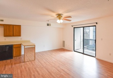 Beautiful bayside 1 bedroom 1 bath condo located on the second - photo 3