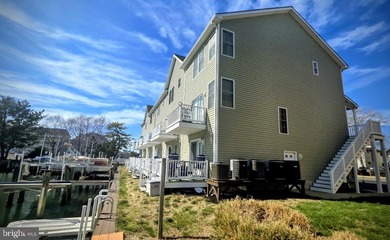 Spectacular waterfront townhouse offering 4 bedrooms and 3.5 - photo 4