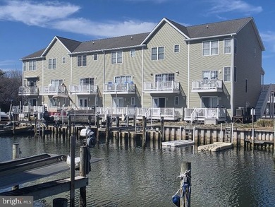 Spectacular waterfront townhouse offering 4 bedrooms and 3.5 - photo 5