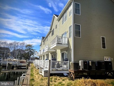 Spectacular waterfront townhouse offering 4 bedrooms and 3.5 - photo 7