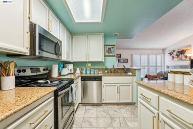 Beautifully maintained corner unit in the heart of Fremont - photo 4