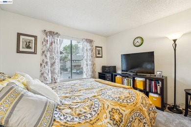 Beautifully maintained corner unit in the heart of Fremont - photo 6