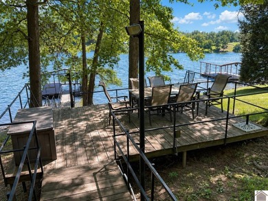 Welcome to your ultimate lakefront escape! This charming - photo 3