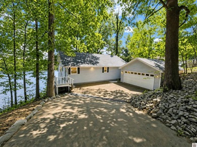 Welcome to your ultimate lakefront escape! This charming - photo 5