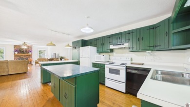 Welcome to your ultimate lakefront escape! This charming - photo 10