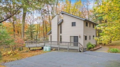 Fawn Lake Home For Sale in Hawley Pennsylvania