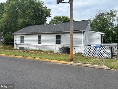 3 Bedroom 1 bath ranch home features a spacious living room - photo 22