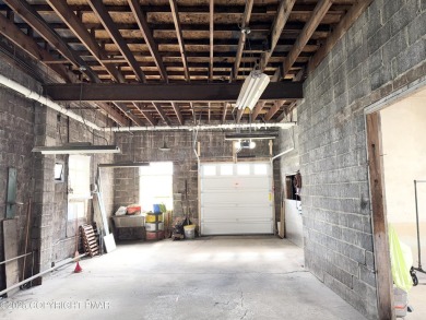 Commercial Opportunity in a Prime Location! High-visibility