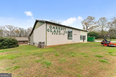 Well-kept and ready to go, this solid brick home offers comfort - photo 4