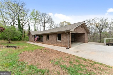 Well-kept and ready to go, this solid brick home offers comfort - photo 5