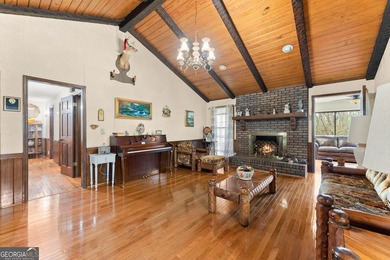 Well-kept and ready to go, this solid brick home offers comfort - photo 10