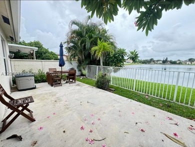 Lakefront Living Made Easy ! Welcome home to this beautiful - photo 1