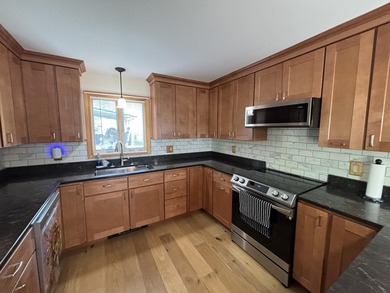 Welcome to this stunning, fully renovated home, meticulously - photo 11