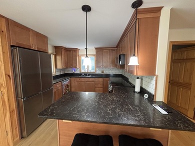 Welcome to this stunning, fully renovated home, meticulously - photo 12