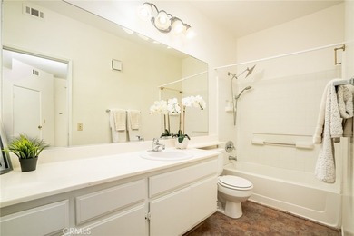 Downtown Vibe mixed with with private, peaceful secluson. 640 W - photo 12