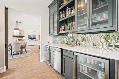 Experience refined luxury living in this exquisite 4-bedroom, 3 - photo 17