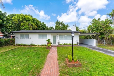 PRIME LOCATION!!!! This beautifully 4-2 RENOVATED home offers - photo 1