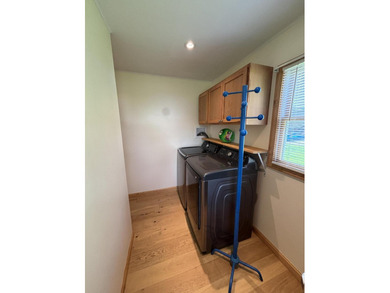 Welcome to this stunning, fully renovated home, meticulously - photo 21