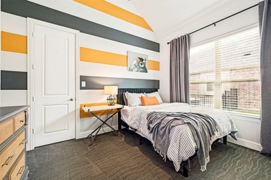 Experience refined luxury living in this exquisite 4-bedroom, 3 - photo 21