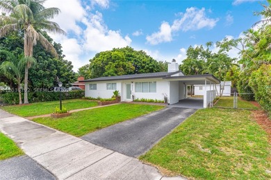 PRIME LOCATION!!!! This beautifully 4-2 RENOVATED home offers - photo 2