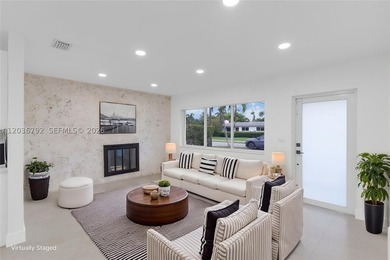 PRIME LOCATION!!!! This beautifully 4-2 RENOVATED home offers - photo 4