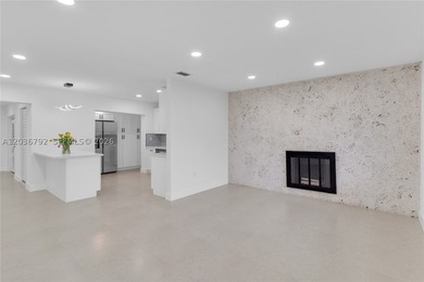 PRIME LOCATION!!!! This beautifully 4-2 RENOVATED home offers - photo 5