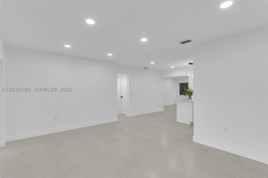 PRIME LOCATION!!!! This beautifully 4-2 RENOVATED home offers - photo 7