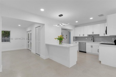 PRIME LOCATION!!!! This beautifully 4-2 RENOVATED home offers - photo 9
