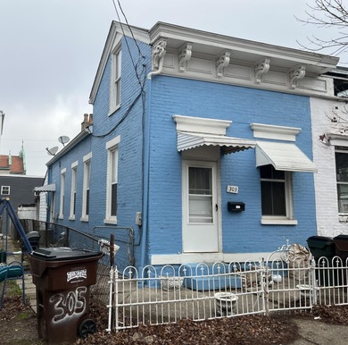 (private lake, pond, creek) Townhome/Townhouse For Sale in Newport Kentucky