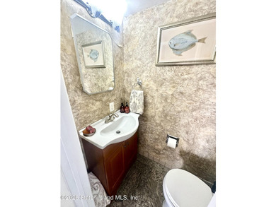 BEAUTIFUL 3 BEDROOM COLONIAL, NEW CENTRAL AIR, NEW BATHS, NEW - photo 11
