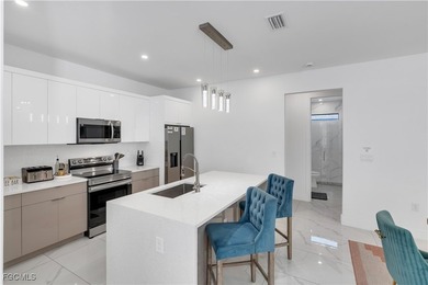 Welcome to this STUNNING, FURNISHED - TURNKEY home built in 2023 - photo 15