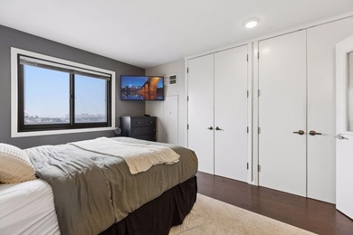 Move right into this bright and modern 1 bedroom at Summit - photo 18