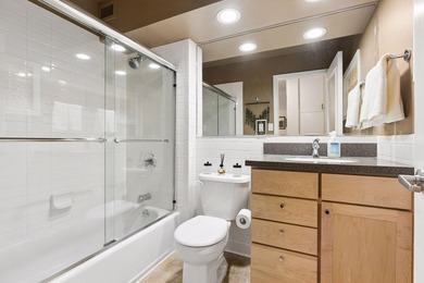 Move right into this bright and modern 1 bedroom at Summit - photo 19