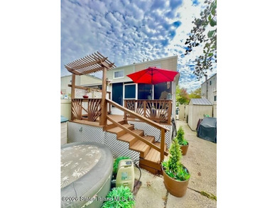 BEAUTIFUL 3 BEDROOM COLONIAL, NEW CENTRAL AIR, NEW BATHS, NEW - photo 19