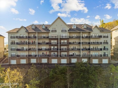 Welcome to easy lakefront living in the highly sought-after - photo 2