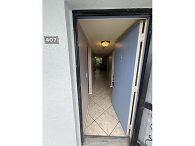 Penthouse 4th Floor condo with fabulous garden view. Panoramic - photo 1
