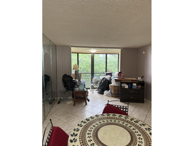 Penthouse 4th Floor condo with fabulous garden view. Panoramic - photo 9