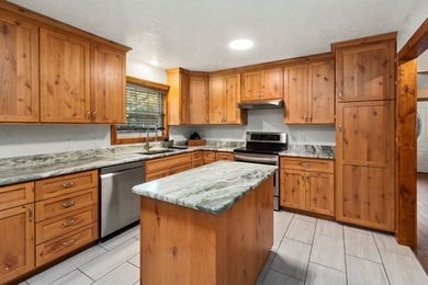 PERCHED ABOVE BIG CREEK! RARE FIND! Over 2000 sq ft - photo 12