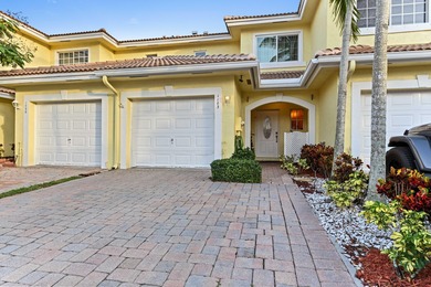 Lake Townhome/Townhouse For Sale in West Palm Beach, Florida